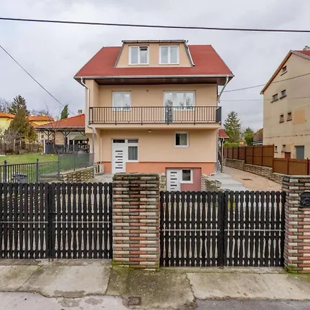 Апартаменты Leaf Song 1 *